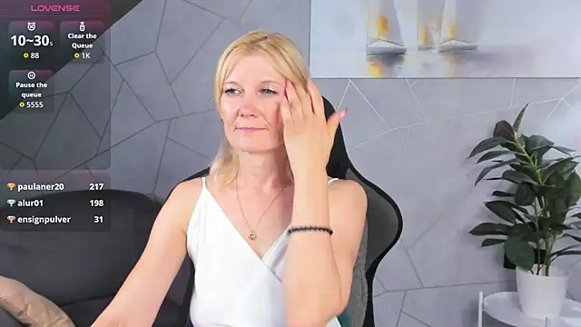 Julie_Lucas webcam