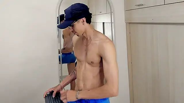 Mheysam_Youngerx live cam on StripChat