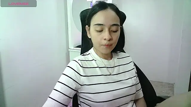 aineangeel live cam on StripChat