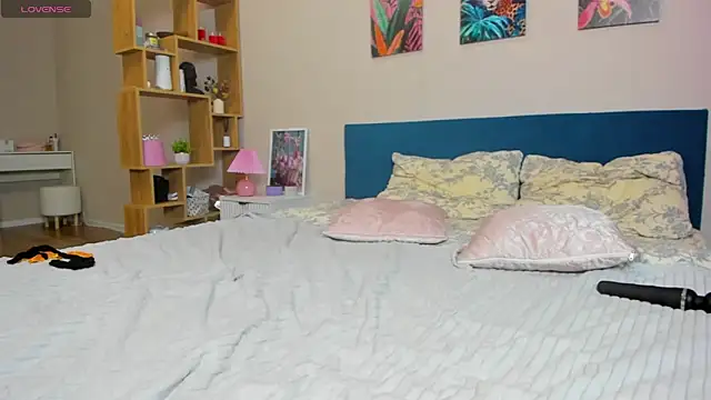 britneylix (F teen) - anal plug