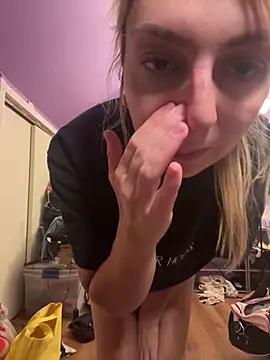 amberlustxxx (F young) - Play in locker Room