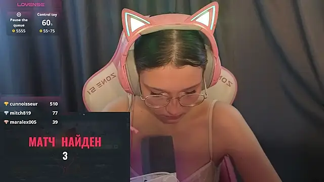 PiinkiAura live cam on StripChat