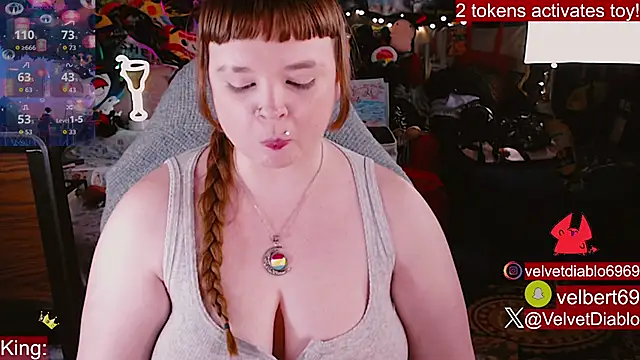 VelvetDiablo live cam on StripChat