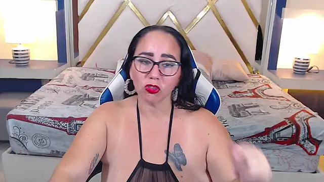 ashleylove_prg webcam