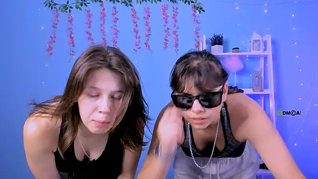 aria_wild_ live cam on StripChat