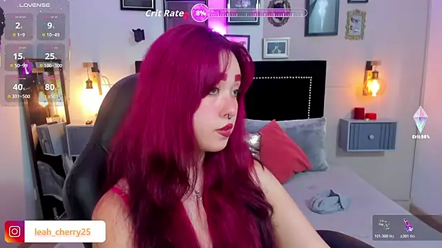 Leah_cherry live cam on StripChat