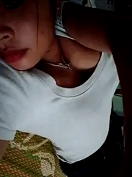 Mirra-a live cam on StripChat