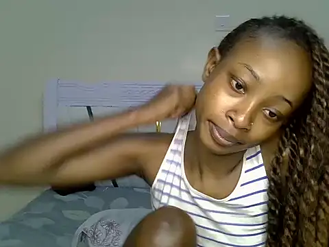 PetiteNoirrr webcam