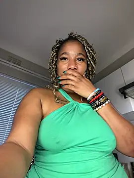 CurvyDesire1 live webcam