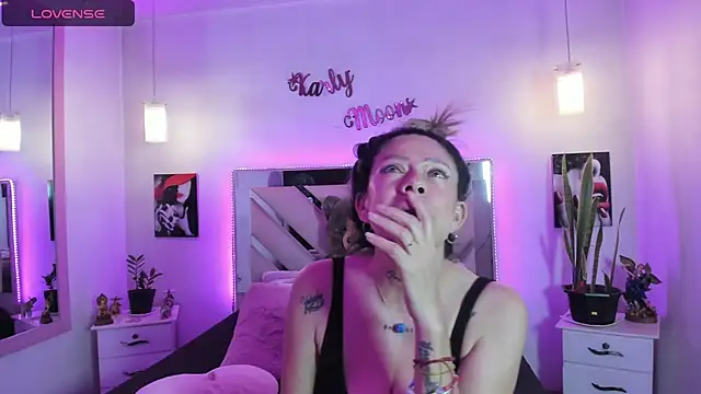 Karly_moon live cam on StripChat