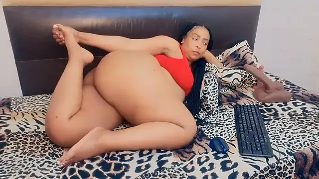 GiantBootyMilf Live Webcam on Stripchat