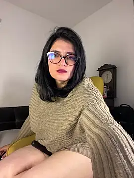 adriana71 live cam on StripChat