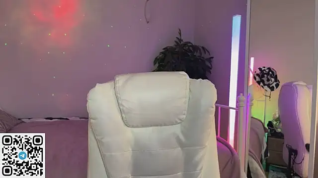 _Vikky_Moon_ live cam on StripChat