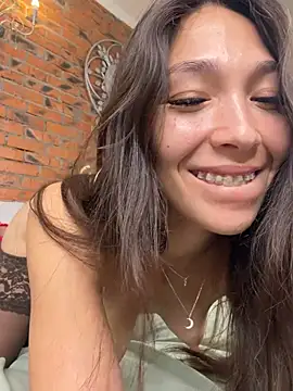 _ViktoriaGrand_ live cam on StripChat
