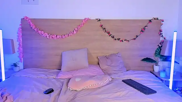 LaraRous webcam