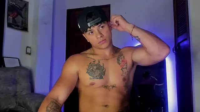 Dominic_Biker__ live cam on StripChat