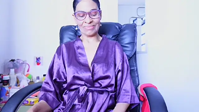 Aries_Mature webcam