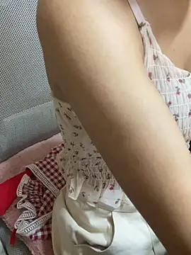 Mina048 live cam on StripChat