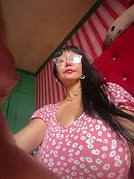 sweetieme live cam on StripChat