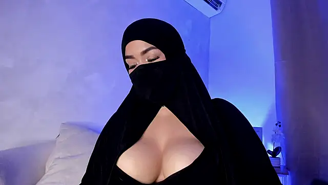 thaira_aly live cam on StripChat