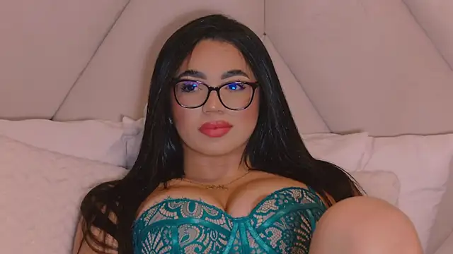 CharlotteeBrownn live cam on StripChat