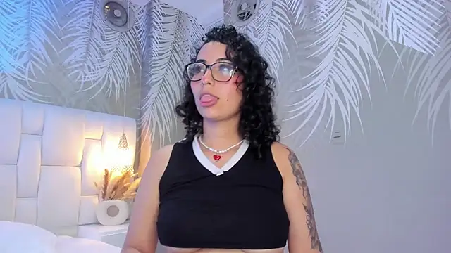 sarah_sluty live cam on StripChat