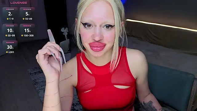 Luna_Beverly live cam on StripChat