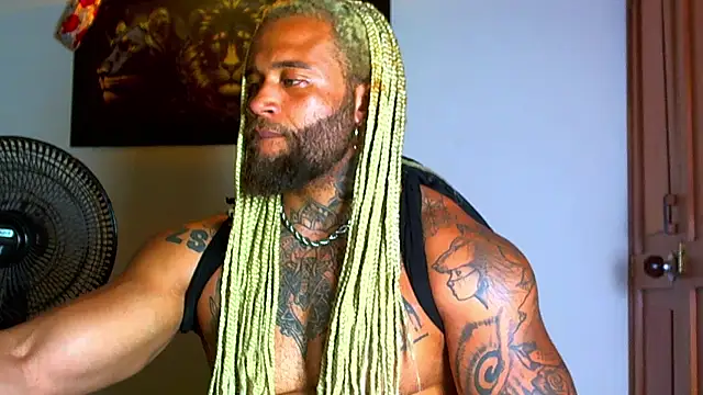 ragnar0825 live cam on StripChat