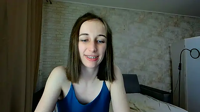 Anika_bloom webcam
