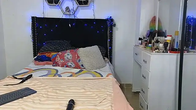 charlotte_077 live cam on StripChat