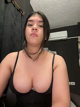alhaana_ live cam on StripChat