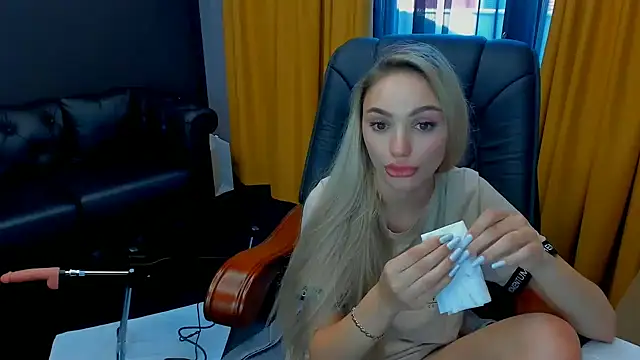 HaleySweet18 live cam on StripChat