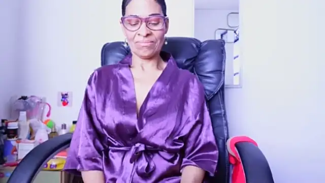 Aries_Mature webcam