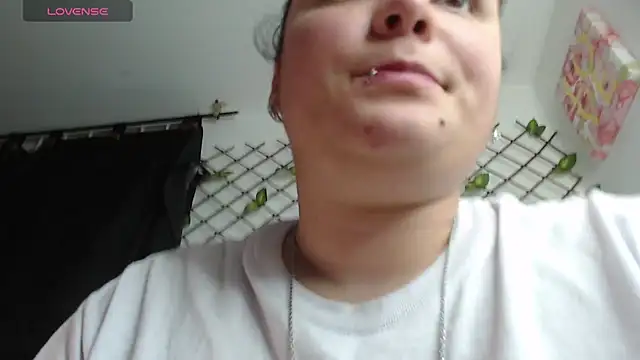 Nika_1_ live cam on StripChat