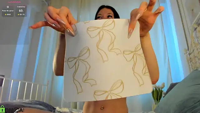 Nicole_Charm webcam