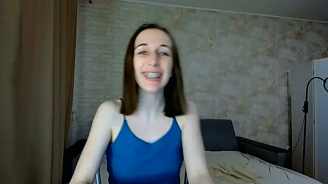 Anika_bloom webcam