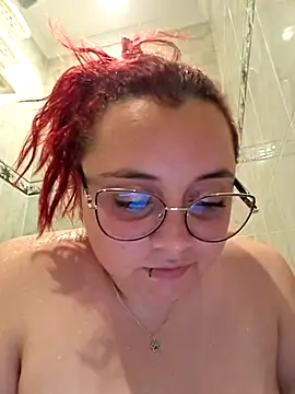 CURVY-HORNY webcam