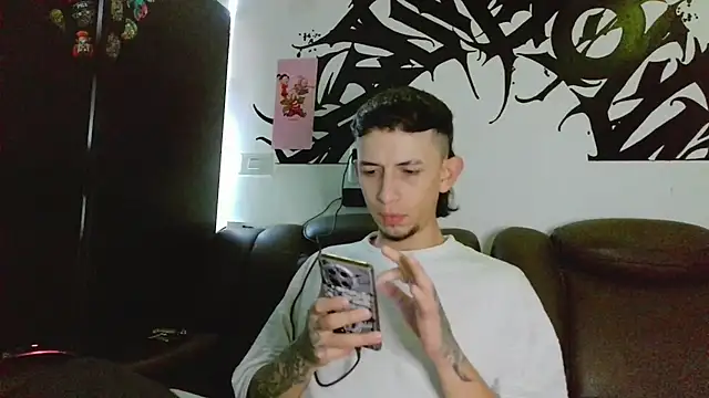Chris__Jones live cam on StripChat