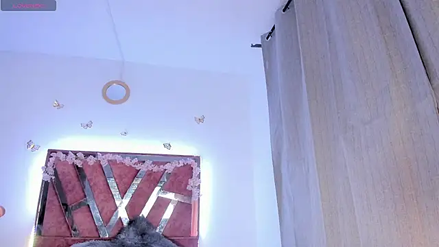 Ella_Lenox webcam