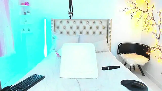 LenaStylesOA webcam