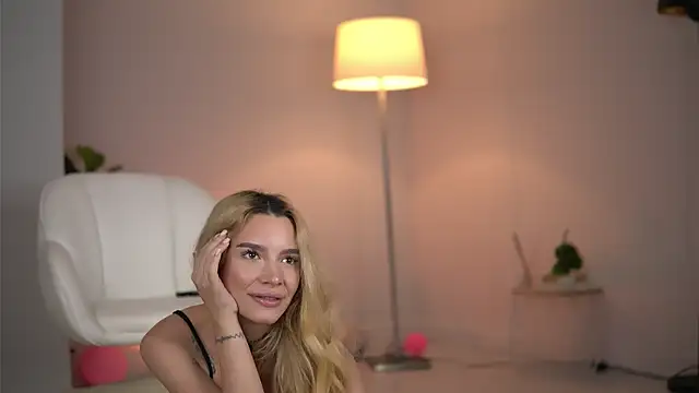 SvveetLuna webcam