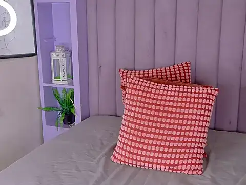 NoeliaSaenz__ webcam