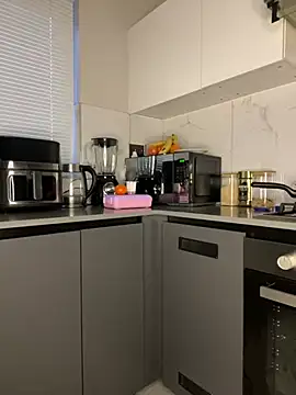 CurvyDesire1 webcam
