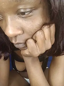 ariahsexy live cam on StripChat
