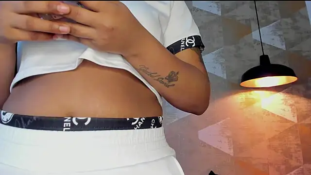 LalilaBrunettee webcam