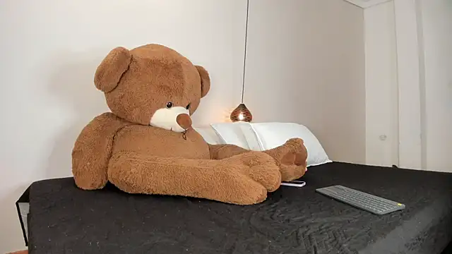 REINA_ADAHARA webcam