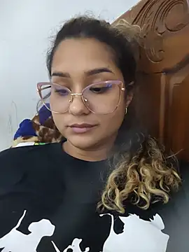 BrendaGirs live cam on StripChat