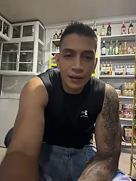 OliverWest04 live cam on StripChat