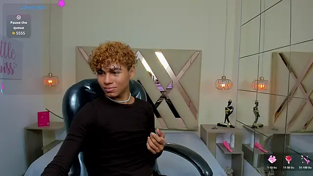 Anyelo_Twink live cam on StripChat