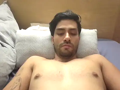 SantiagoMelendez live cam on StripChat